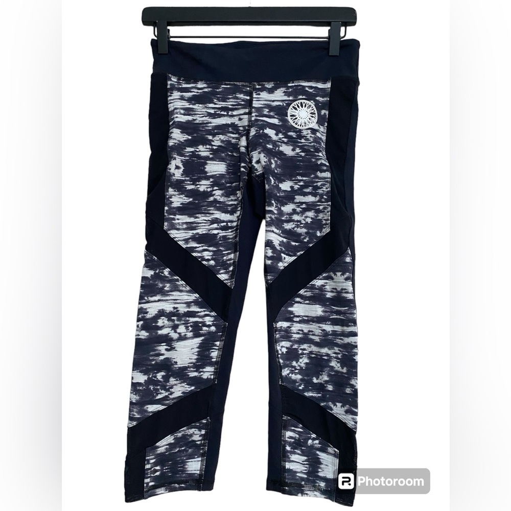 SOULCYCLE Performance Cropped Leggings Size Medium Black